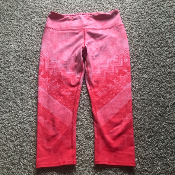 ALO Yoga Capris - Picture 2 of 6